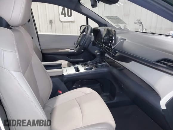 ✅ 2024 Toyota Sienna Limited • VIN: 5TDZSKFC9RS128374 • Lot: 43718434. Wystawiony na IAAI z przebiegiem 7 923 mil. Bezpłatny archiwum sprzedaży aukcyjnych z USA i szczegółowy raport historii pojazdu na DreamBid. Zdjęcie 5.