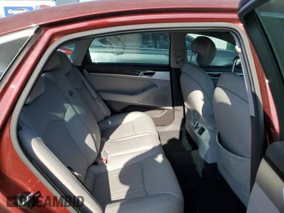 2015 Hyundai Genesis 3.8L z VIN KMHGN4JE7FU074644, wystawiony jako Copart lot #71762004 z przebiegiem 219 587 mil mil oraz Nie do naprawy • Non repairable. Historia ofert i sprzedaży dostępna na DreamBid. Obrazek 10.