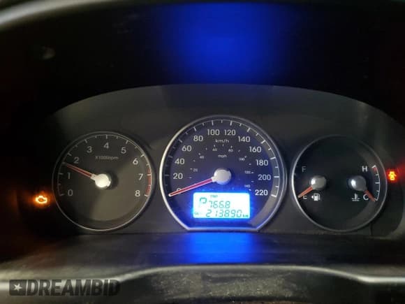 ✅ 2010 Hyundai Santa Fe GL • VIN: 5NMSGDAGXAH353242 • Lot: 84229414. Listed on Copart with 213,890 mi. Free auction sales archive from the USA and detailed vehicle history report at DreamBid. Image 9.