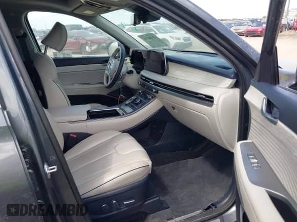 2025 Hyundai Palisade Calligraphy with VIN KM8R74GE9SU871398, listed as a IAAI auction lot 42696709 with 100 mi miles and . Bid and sale history available at DreamBid. Image 5.