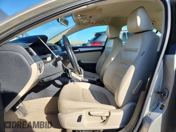 ✅ 2014 Volkswagen Jetta SE • VIN: 3VWD07AJ5EM318036 • Lot: 87401835. Listed on Copart with 103,272 mi. Free auction sales archive from the USA and detailed vehicle history report at DreamBid. Image 7.