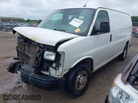 ✅ 2015 Chevrolet Express Cargo • VIN: 1GCWGFCF8F1259699 • Lot: 43047426. Wystawiony na IAAI z przebiegiem 354 630 mil. Bezpłatny archiwum sprzedaży aukcyjnych z USA i szczegółowy raport historii pojazdu na DreamBid. Zdjęcie 2.