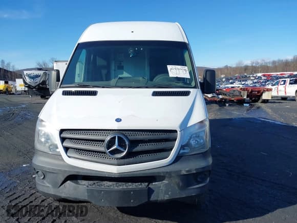 ✅ 2015 Mercedes-Benz Sprinter • VIN: WD3PE8DB2FP123304 • Lot: 41521950. Wystawiony na IAAI z przebiegiem 354 595 mil. Bezpłatny archiwum sprzedaży aukcyjnych z USA i szczegółowy raport historii pojazdu na DreamBid. Zdjęcie 6.
