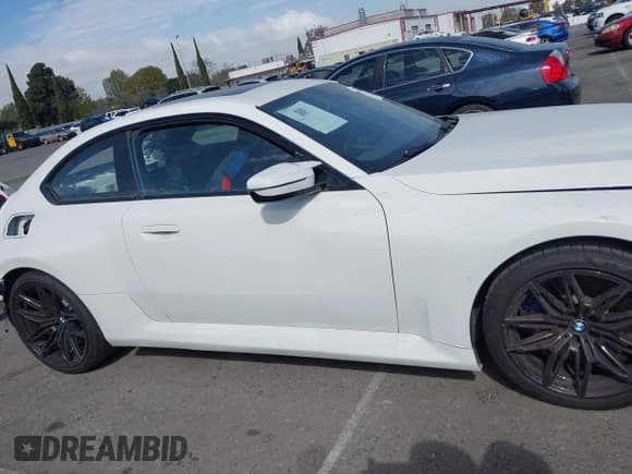 ✅ 2024 BMW M2 • VIN: 3MF13DM01R8E71653 • Lot: 41679686. Wystawiony na IAAI z przebiegiem 6 037 mil. Bezpłatny archiwum sprzedaży aukcyjnych z USA i szczegółowy raport historii pojazdu na DreamBid. Zdjęcie 13.