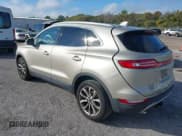 ✅ 2017 Lincoln MKC Select • VIN: 5LMCJ2C95HUL08407 • Лот: 43903326. Опубликован ранее на IAAI с пробегом 201 955 миль. Бесплатный доступ к архиву аукционных продаж из США и подробный отчёт об истории автомобиля на DreamBid. Изображение 3.