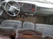 ✅ 2002 Chevrolet Silverado 2500HD LT • VIN: 1GCHK23U32F240456 • Lot: 94563735. Wystawiony na Copart z przebiegiem 348 764 mil. Bezpłatny archiwum sprzedaży aukcyjnych z USA i szczegółowy raport historii pojazdu na DreamBid. Zdjęcie 8.