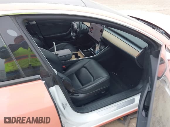 ✅ 2018 Tesla Model 3 Long Range Battery • VIN: 5YJ3E1EB5JF094846 • Lot: 41651253. Wystawiony na IAAI z przebiegiem 76 137 mil. Bezpłatny archiwum sprzedaży aukcyjnych z USA i szczegółowy raport historii pojazdu na DreamBid. Zdjęcie 5.