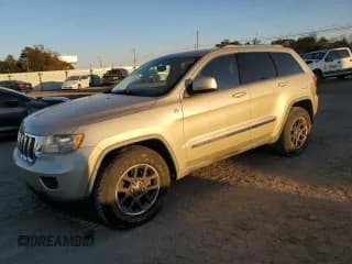 ✅ 2011 Jeep Grand Cherokee Laredo • VIN: 1J4RR4GT7BC558217 • Лот: 92427525. Опубликован ранее на Copart с пробегом 211 489 миль. Бесплатный доступ к архиву аукционных продаж из США и подробный отчёт об истории автомобиля на DreamBid. Изображение 1.
