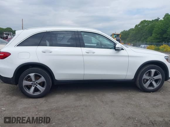 ✅ 2019 Mercedes-Benz GLC 300 • VIN: WDC0G4KB9KV175364 • Lot: 42350007. Wystawiony na IAAI z przebiegiem 59 324 mil. Bezpłatny archiwum sprzedaży aukcyjnych z USA i szczegółowy raport historii pojazdu na DreamBid. Zdjęcie 13.