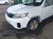 ✅ 2015 Kia Sorento LX • VIN: 5XYKT3A63FG581596 • Lot: 43641503. Wystawiony na IAAI z przebiegiem 155 068 mil. Bezpłatny archiwum sprzedaży aukcyjnych z USA i szczegółowy raport historii pojazdu na DreamBid. Zdjęcie 6.