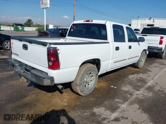 ✅ 2007 Chevrolet Silverado 1500 LS • VIN: 2GCEC13V571139680 • Lot: 43453498. Listed on IAAI with 417,600 mi. Free auction sales archive from the USA and detailed vehicle history report at DreamBid. Image 4.
