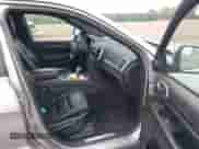 2018 Jeep Grand Cherokee Sterling z VIN 1C4RJFBG3JC138410, wystawiony jako IAAI lot #43242404 z przebiegiem 119 655 mil mil oraz . Historia ofert i sprzedaży dostępna na DreamBid. Obrazek 5.