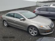 ✅ 2009 Volkswagen CC 4Motion • VIN: WVWGU73C19E526431 • Лот: 69520435. Опубликован ранее на Copart с пробегом 175 939 миль. Бесплатный доступ к архиву аукционных продаж из США и подробный отчёт об истории автомобиля на DreamBid. Изображение 4.