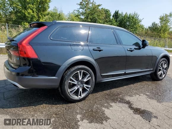 ✅ 2018 Volvo V90 • VIN: YV4A22NL1J1026418 • Лот: 70485924. Опубликован ранее на Copart с пробегом 101 094 миль. Бесплатный доступ к архиву аукционных продаж из США и подробный отчёт об истории автомобиля на DreamBid. Изображение 3.