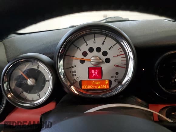 ✅ 2011 MINI Convertible S • VIN: WMWZP3C51BT249062 • Lot: 87472624. Wystawiony na Copart z przebiegiem 30 402 mil. Bezpłatny archiwum sprzedaży aukcyjnych z USA i szczegółowy raport historii pojazdu na DreamBid. Zdjęcie 9.