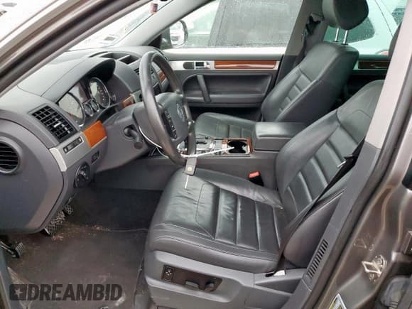 ✅ 2010 Volkswagen Touareg VR6 • VIN: WVGBF7A97AD000788 • Lot: 59423555. Wystawiony na Copart z przebiegiem 121 324 mil. Bezpłatny archiwum sprzedaży aukcyjnych z USA i szczegółowy raport historii pojazdu na DreamBid. Zdjęcie 7.