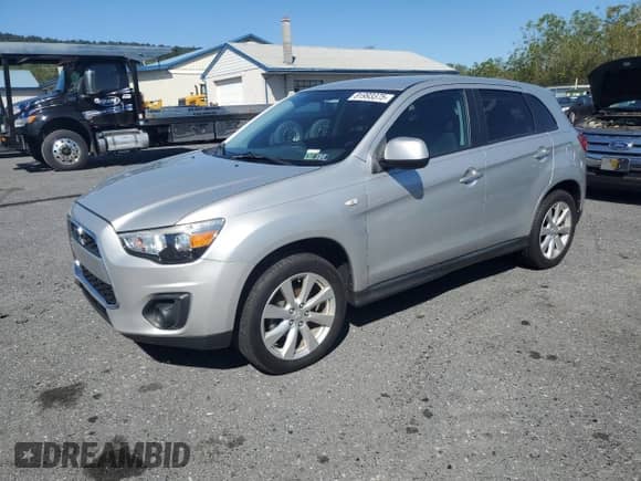 2013 Mitsubishi Outlander ES z VIN 4A4AR3AU6DE005539, wystawiony jako Copart lot #81993375 z przebiegiem 177 817 mil mil oraz Czysty tytuł • Clean title. Historia ofert i sprzedaży dostępna na DreamBid. Obrazek 1.