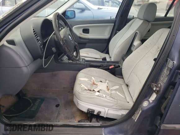 1996 BMW 3 Series z VIN WBACD3326TAV15659, wystawiony jako Copart lot #81643994 z przebiegiem Nie podano mil oraz Nie do naprawy • Non repairable. Historia ofert i sprzedaży dostępna na DreamBid. Obrazek 7.