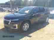 2023 Chevrolet Traverse LS z VIN 1GNERFKW5PJ136412, wystawiony jako IAAI lot #43341271 z przebiegiem 55 941 mil mil oraz . Historia ofert i sprzedaży dostępna na DreamBid. Obrazek 2.