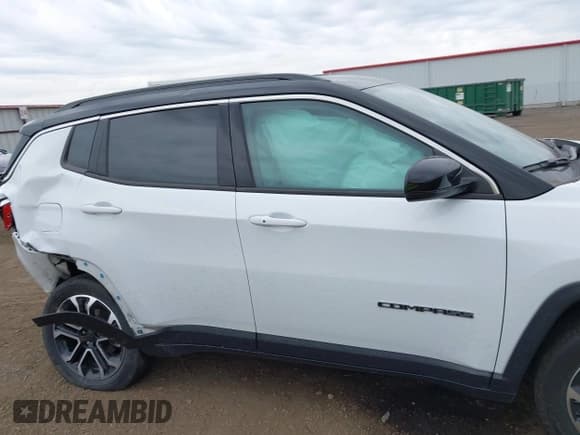 ✅ 2023 Jeep Compass Limited • VIN: 3C4NJDCNXPT569145 • Lot: 42781504. Wystawiony na IAAI z przebiegiem 39 954 mil. Bezpłatny archiwum sprzedaży aukcyjnych z USA i szczegółowy raport historii pojazdu na DreamBid. Zdjęcie 13.