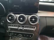 ✅ 2019 Mercedes-Benz C 63 S AMG • VIN: 55SWF8HB0KU277621 • Lot: 58700372. Wystawiony na Copart z przebiegiem 33 522 mil. Bezpłatny archiwum sprzedaży aukcyjnych z USA i szczegółowy raport historii pojazdu na DreamBid. Zdjęcie 9.