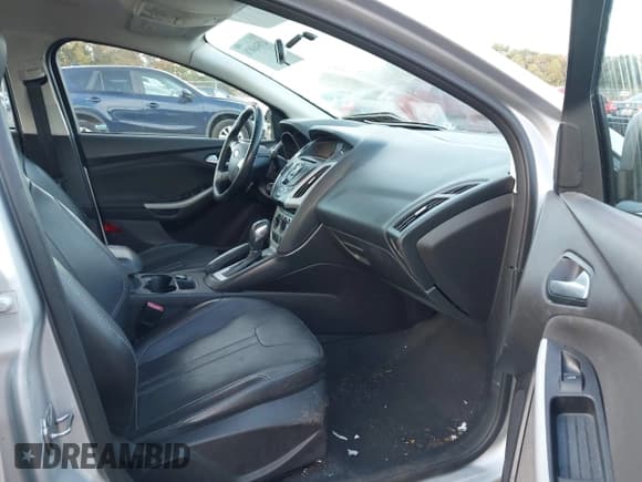 ✅ 2013 Ford Focus SE • VIN: 1FADP3F28DL235280 • Lot: 43546076. Wystawiony na IAAI z przebiegiem 126 232 mil. Bezpłatny archiwum sprzedaży aukcyjnych z USA i szczegółowy raport historii pojazdu na DreamBid. Zdjęcie 5.