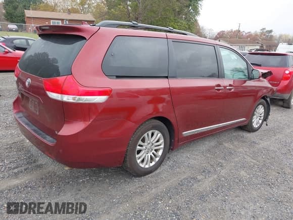 ✅ 2013 Toyota Sienna XLE • VIN: 5TDYK3DC5DS290936 • Lot: 43532494. Listed on IAAI with 174,757 mi. Free auction sales archive from the USA and detailed vehicle history report at DreamBid. Image 4.