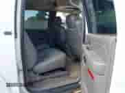 2005 Chevrolet Suburban LS z VIN 1GNFK16ZX5J202174, wystawiony jako IAAI lot #42670445 z przebiegiem 228 129 mil mil oraz . Historia ofert i sprzedaży dostępna na DreamBid. Obrazek 8.