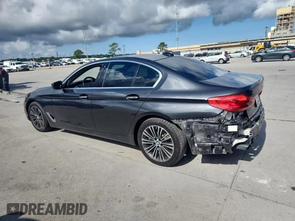 ✅ 2017 BMW 5 Series 530i • VIN: WBAJA5C34HG896405 • Lot: 85378555. Wystawiony na Copart z przebiegiem 117 206 mil. Bezpłatny archiwum sprzedaży aukcyjnych z USA i szczegółowy raport historii pojazdu na DreamBid. Zdjęcie 2.