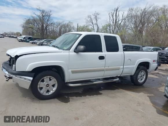 2004 Chevrolet Silverado 1500 with VIN 2GCEK19T541307676, listed as a IAAI auction lot 41864501 with 220,593 mi miles and . Bid and sale history available at DreamBid. Image 15.