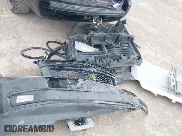 2020 Chevrolet Suburban LT z VIN 1GNSKHKC2LR143158, wystawiony jako IAAI lot #43036566 z przebiegiem 121 145 mil mil oraz . Historia ofert i sprzedaży dostępna na DreamBid. Obrazek 12.