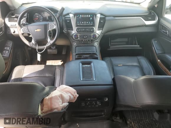 ✅ 2017 Chevrolet Suburban Premier • VIN: 1GNSCJKC3HR363985 • Lot: 69456134. Wystawiony na Copart z przebiegiem 143 029 mil. Bezpłatny archiwum sprzedaży aukcyjnych z USA i szczegółowy raport historii pojazdu na DreamBid. Zdjęcie 8.