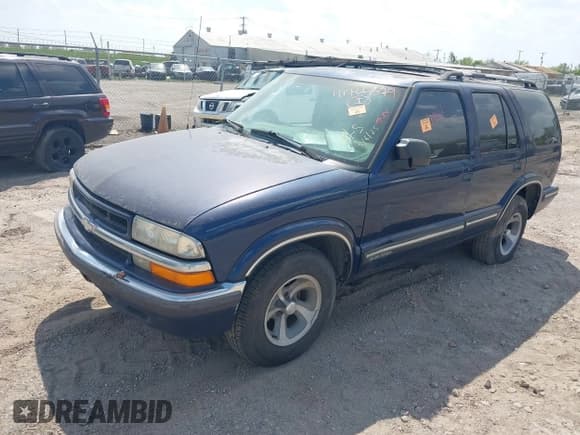 ✅ 1999 Chevrolet Blazer LS • VIN: 1GNCS13W1X2120019 • Lot: 41766379. Wystawiony na IAAI z przebiegiem Nie podano. Bezpłatny archiwum sprzedaży aukcyjnych z USA i szczegółowy raport historii pojazdu na DreamBid. Zdjęcie 2.