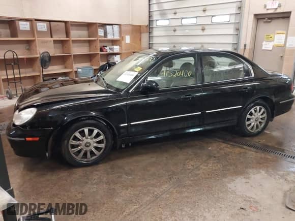 2004 Hyundai Sonata GLS z VIN KMHWF35H94A010675, wystawiony jako IAAI lot #41520400 z przebiegiem 156 631 mil mil oraz . Historia ofert i sprzedaży dostępna na DreamBid. Obrazek 2.