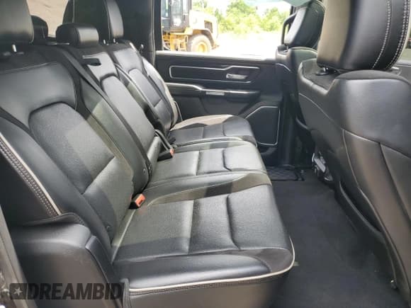 ✅ 2019 Ram 1500 Laramie • VIN: 1C6SRFJT0KN573424 • Lot: 62403045. Wystawiony na Copart z przebiegiem 88 083 mil. Bezpłatny archiwum sprzedaży aukcyjnych z USA i szczegółowy raport historii pojazdu na DreamBid. Zdjęcie 10.