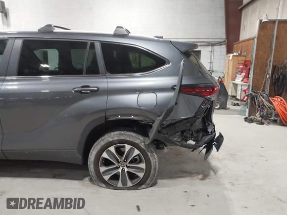 ✅ 2024 Toyota Highlander LE • VIN: 5TDKDRBH1RS541475 • Lot: 43758462. Listed on IAAI with 41,092 mi. Free auction sales archive from the USA and detailed vehicle history report at DreamBid. Image 6.