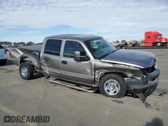 ✅ 2006 Chevrolet Silverado 2500HD LT2 • VIN: 1GCHC23G26F173975 • Lot: 82611505. Wystawiony na Copart z przebiegiem 139 492 mil. Bezpłatny archiwum sprzedaży aukcyjnych z USA i szczegółowy raport historii pojazdu na DreamBid. Zdjęcie 4.
