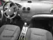 2009 Chevrolet Aveo 2LT z VIN KL1TG56E59B669785, wystawiony jako Copart lot #79399654 z przebiegiem 142 951 mil mil oraz Szkoda całkowita • Salvage title. Historia ofert i sprzedaży dostępna na DreamBid. Obrazek 8.