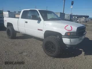 ✅ 1998 Dodge 2500 • VIN: 1B7KF2363WJ175493 • Lot: 42791635. Wystawiony na IAAI z przebiegiem 240 056 mil. Bezpłatny archiwum sprzedaży aukcyjnych z USA i szczegółowy raport historii pojazdu na DreamBid. Zdjęcie 1.