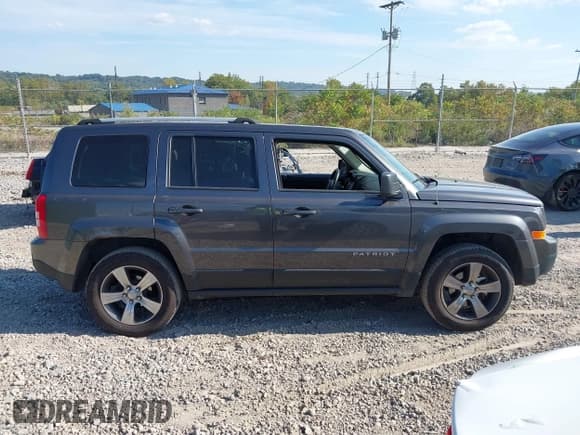 ✅ 2016 Jeep Patriot High Altitude • VIN: 1C4NJRFB9GD511712 • Lot: 43234856. Wystawiony na IAAI z przebiegiem 137 715 mil. Bezpłatny archiwum sprzedaży aukcyjnych z USA i szczegółowy raport historii pojazdu na DreamBid. Zdjęcie 13.