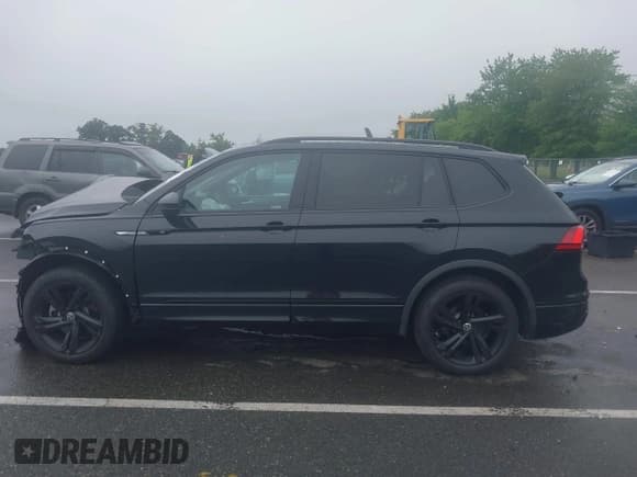 ✅ 2024 Volkswagen Tiguan SE R-Line Black • VIN: 3VV8B7AX4RM048758 • Lot: 42523725. Wystawiony na IAAI z przebiegiem 14 415 mil. Bezpłatny archiwum sprzedaży aukcyjnych z USA i szczegółowy raport historii pojazdu na DreamBid. Zdjęcie 14.
