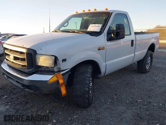 ✅ 2000 Ford F-250 • VIN: 1FDNF21L0YEC89531 • Lot: 41038601. Wystawiony na IAAI z przebiegiem 320 228 mil. Bezpłatny archiwum sprzedaży aukcyjnych z USA i szczegółowy raport historii pojazdu na DreamBid. Zdjęcie 2.