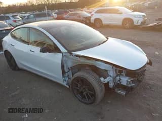 ✅ 2021 Tesla Model 3 Standard Range Plus • VIN: 5YJ3E1EA4MF096275 • Lot: 43671088. Wystawiony na IAAI z przebiegiem 46 514 mil. Bezpłatny archiwum sprzedaży aukcyjnych z USA i szczegółowy raport historii pojazdu na DreamBid. Zdjęcie 1.