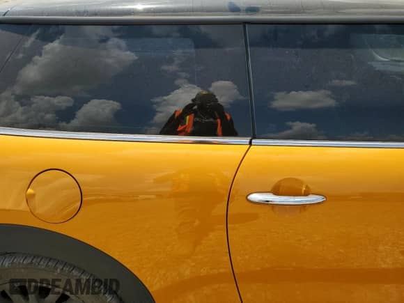 2015 MINI Hardtop with VIN WMWXM5C52FT973831, listed as a Copart auction lot 68501305 with 188,622 mi miles and Salvage title. Bid and sale history available at DreamBid. Image 10.