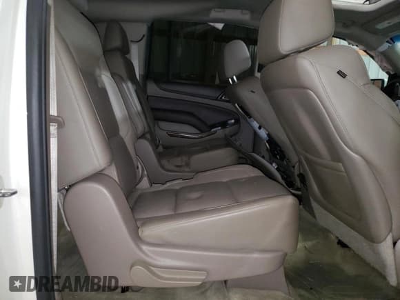 ✅ 2015 Chevrolet Suburban LT • VIN: 1GNSKJKC0FR500591 • Lot: 50038094. Wystawiony na Copart z przebiegiem Nie podano. Bezpłatny archiwum sprzedaży aukcyjnych z USA i szczegółowy raport historii pojazdu na DreamBid. Zdjęcie 11.