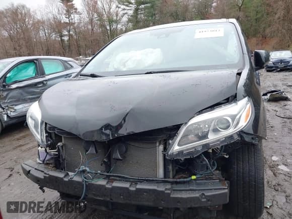 ✅ 2019 Toyota Sienna XLE • VIN: 5TDDZ3DC0KS225564 • Лот: 41973012. Опубликован ранее на IAAI с пробегом 71 858 миль. Бесплатный доступ к архиву аукционных продаж из США и подробный отчёт об истории автомобиля на DreamBid. Изображение 13.