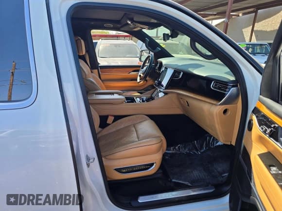 ✅ 2022 Jeep Grand Wagoneer Series III • VIN: 1C4SJVGJ9NS106265 • Лот: 66871455. Опубликован ранее на Copart с пробегом 67 837 миль. Бесплатный доступ к архиву аукционных продаж из США и подробный отчёт об истории автомобиля на DreamBid. Изображение 5.