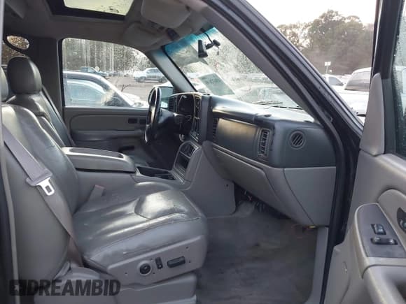 ✅ 2004 Chevrolet Suburban LS • VIN: 3GNFK16Z34G309888 • Лот: 43632690. Опубликован ранее на IAAI с пробегом 226 990 миль. Бесплатный доступ к архиву аукционных продаж из США и подробный отчёт об истории автомобиля на DreamBid. Изображение 5.