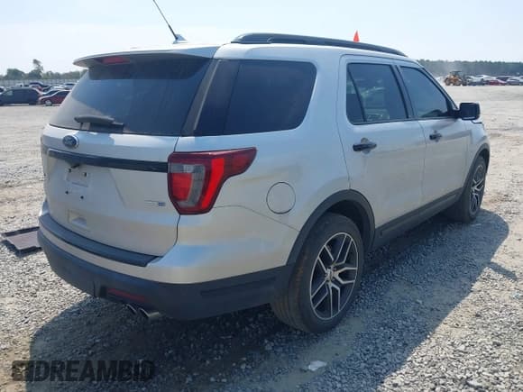 ✅ 2018 Ford Explorer Sport • VIN: 1FM5K8GT1JGB15161 • Lot: 43226109. Wystawiony na IAAI z przebiegiem 95 220 mil. Bezpłatny archiwum sprzedaży aukcyjnych z USA i szczegółowy raport historii pojazdu na DreamBid. Zdjęcie 4.