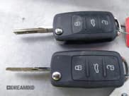 ✅ 2018 Volkswagen Beetle S • VIN: 3VWFD7AT0JM709426 • Lot: 42503211. Wystawiony na IAAI z przebiegiem 87 778 mil. Bezpłatny archiwum sprzedaży aukcyjnych z USA i szczegółowy raport historii pojazdu na DreamBid. Zdjęcie 11.